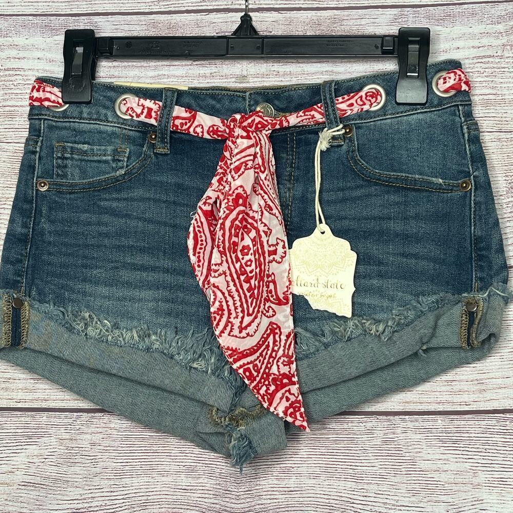 Altar'd State Marlo Button Fly Bandana Belt Distressed Denim Shorts Size 26 New - Picture 5 of 10